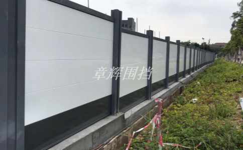 簡易圍擋在城市橋梁施工中的顏色應(yīng)該如何配置？（城市橋梁施工中簡易圍擋的顏色選擇要求）