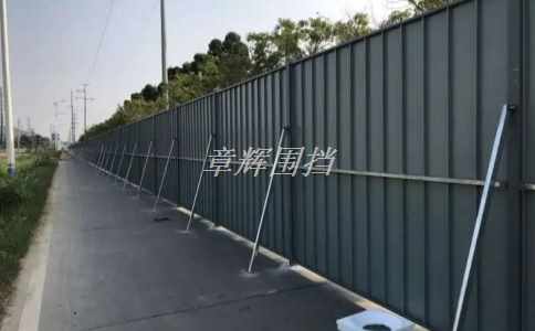 在哪些緊急情況下需要使用簡易圍擋來進(jìn)行臨時(shí)隔離？（緊急情況下簡易圍擋的應(yīng)急使用方法）