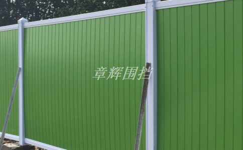 簡(jiǎn)易圍擋在寒冷氣候條件下是否能承受一定的外部力量？（簡(jiǎn)易圍擋的抗壓能力分析）