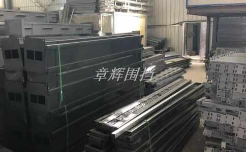 簡易圍擋之間的間隙對人員和物品安全有哪些影響？（簡易圍擋間隙對安全的影響分析）