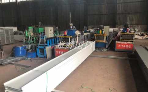 簡易圍擋在城市工程建設(shè)中的顏色和樣式應(yīng)該如何定制？（城市工程中簡易圍擋的定制化設(shè)計與應(yīng)用實踐）