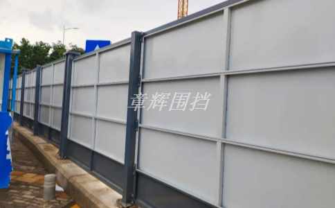 如何通過加強(qiáng)對生產(chǎn)和施工過程中的質(zhì)量控制，確保簡易圍擋符合相關(guān)安全標(biāo)準(zhǔn)和規(guī)定？（質(zhì)量控制保證簡易圍擋符合安全標(biāo)準(zhǔn)）